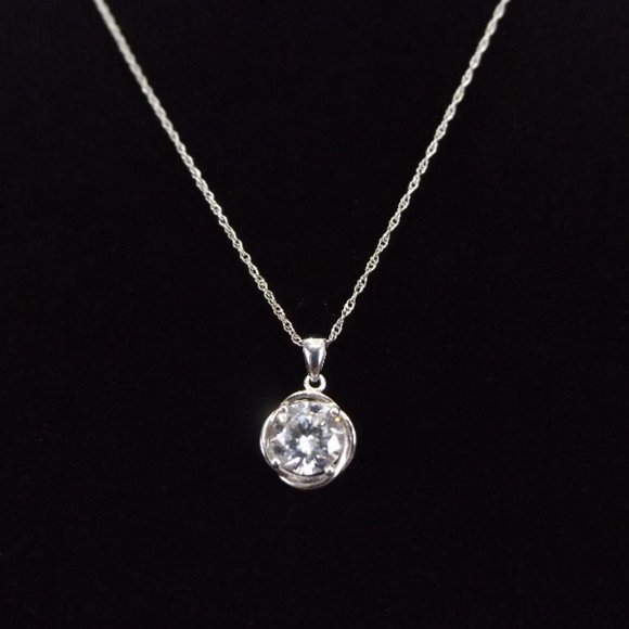.925 Sterling Silver Crystal Solitaire Round Pendant Necklace - Picture 3 of 11